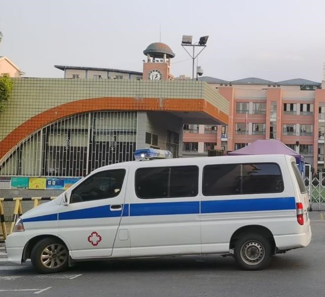 栾城救护车出租护送骨折病人一公里多少钱